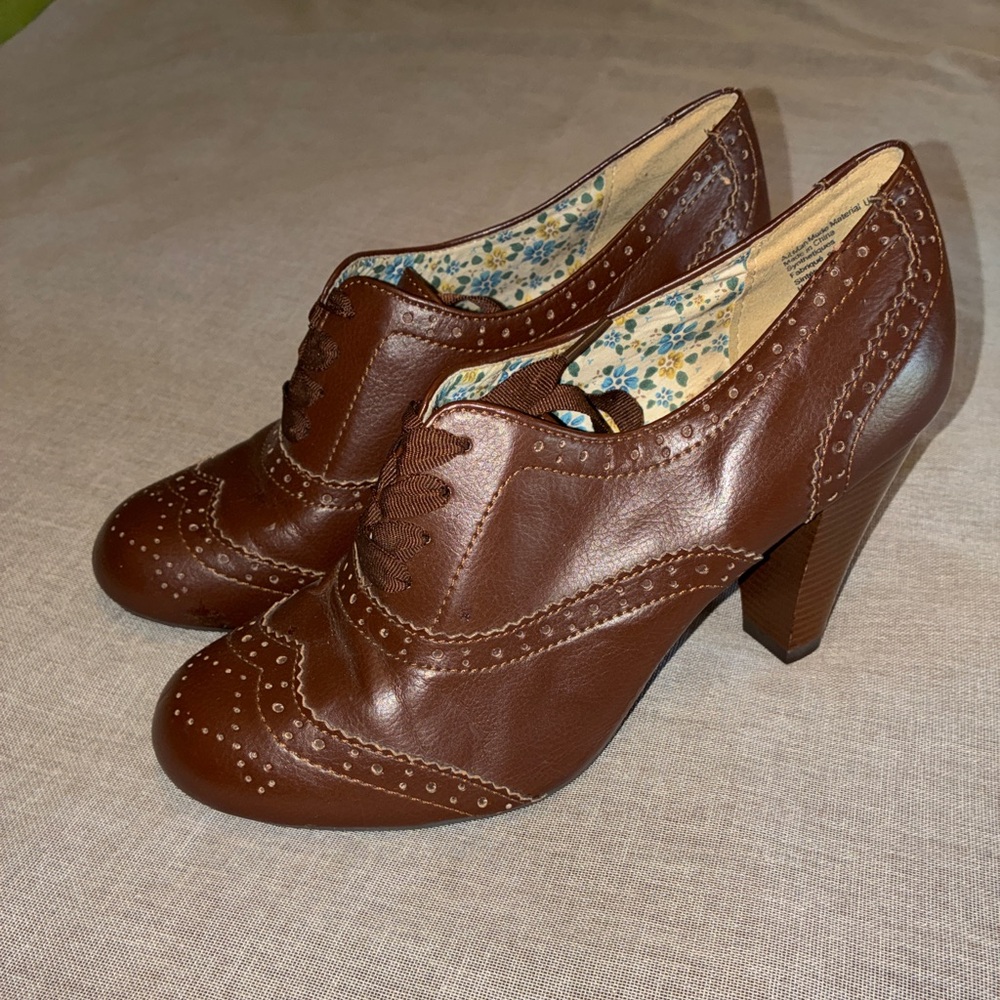 Classic Brown Women's Brogue Heeled Shoes